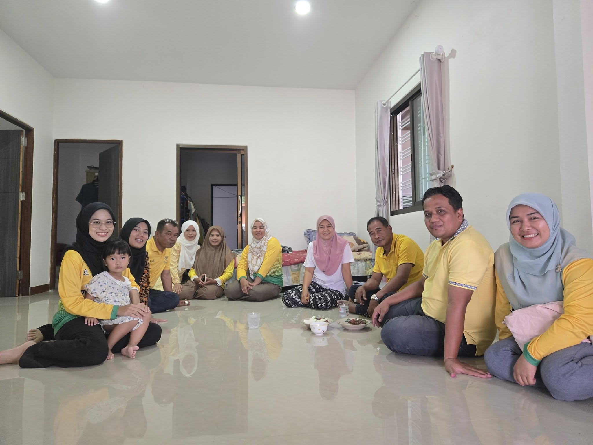 ร่วมกันให้กำลังใจให้กับ นางสาวอามีนา แกสมาน